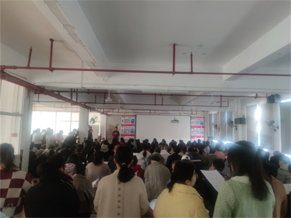 北侖區(qū)春曉：反詐防騙宣傳進(jìn)企業(yè) 提醒員工守好辛苦錢(qián).jpg