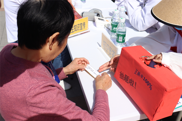北侖區(qū)大碶街道開啟“迎亞運(yùn) 『趣』未來”垃圾分類游園會(huì) (4).JPG