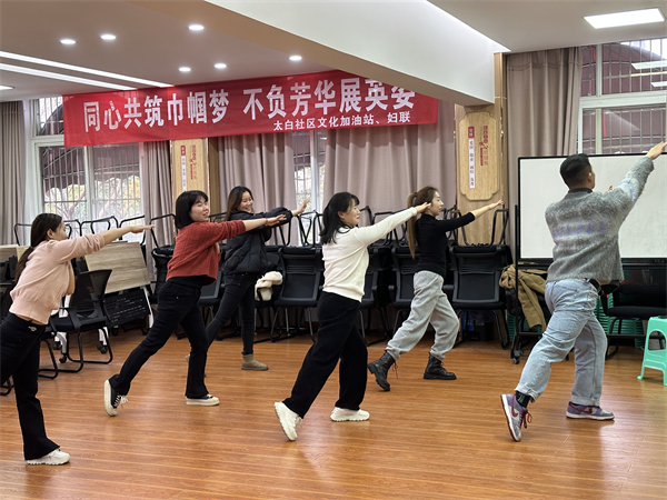 大碶成校開展“承古之韻”古典舞培訓(xùn)教學(xué)活動(dòng) (1).jpg