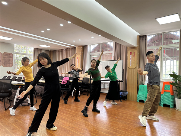 大碶成校開展“舞動人生”古典舞培訓(xùn)教學(xué)活動 (4).jpg