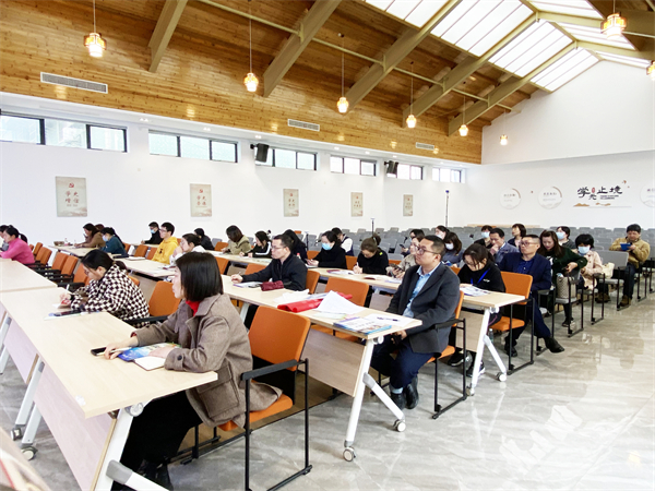 戚家山成校：人社業(yè)務(wù)進(jìn)課堂 服務(wù)企業(yè)講政策-2.JPG