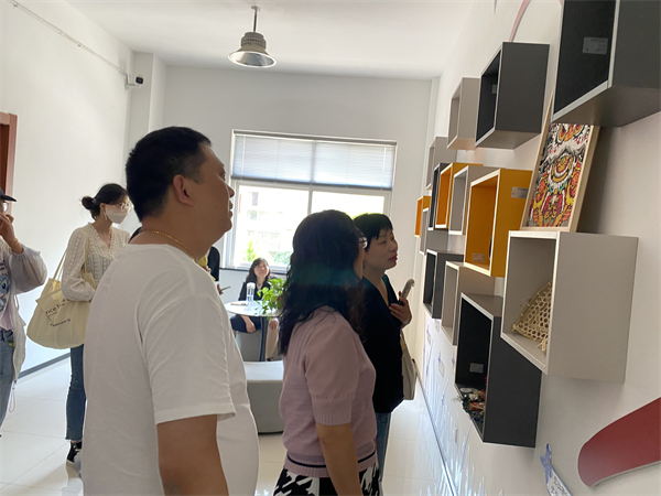 5蘭江街道社區(qū)教育中心實地觀摩.jpg