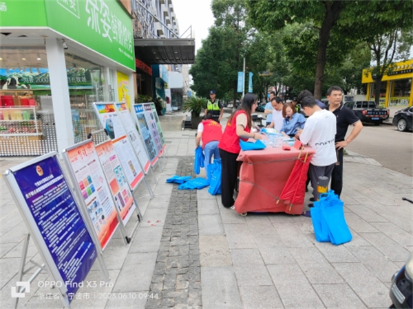 北侖區(qū)春曉成校：平安法治進(jìn)廣場 防范宣傳不打烊.jpg