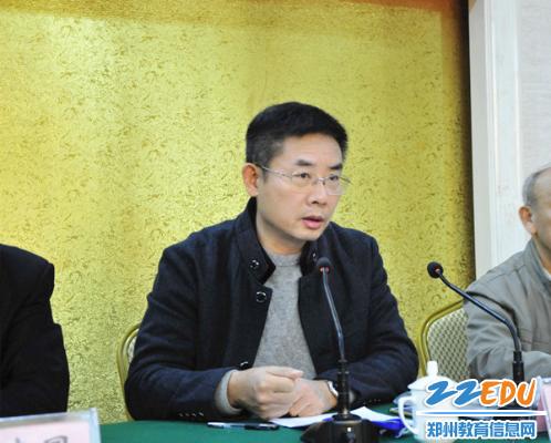 鄭州市教育局職成教處處長高元鑫對(duì)鄭州市今后社區(qū)教育提出了幾點(diǎn)希望.jpg