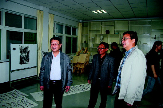 國家開放大學(xué)領(lǐng)導(dǎo)視察社區(qū)教育學(xué)院.jpg