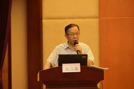 市促進(jìn)辦主任、成都社區(qū)大學(xué)校長周繼平向與會人員作“成都社區(qū)教育立法與社區(qū)治理”專題培訓(xùn)224.jpg