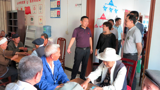 參觀街道社區(qū)文化站.jpg