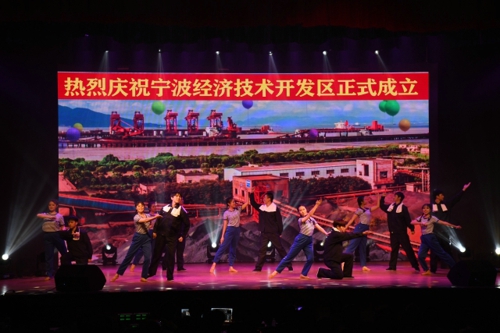北侖區(qū)“不忘初心、牢記使命”主題教育紅色故事會走進柴橋.jpg