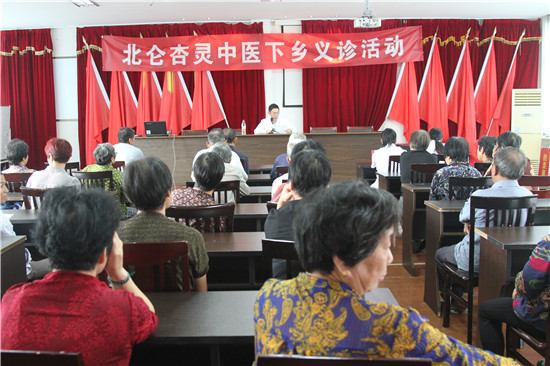 北侖杏靈中醫(yī)館為春曉街道昆亭村村民開展義診服務(wù)活動(dòng).jpg