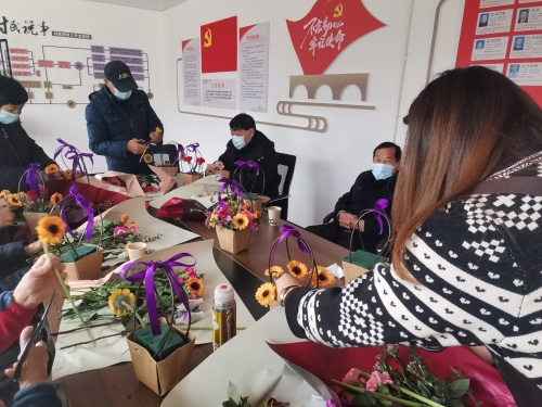鮮花為橋，以橋連僑心.jpg