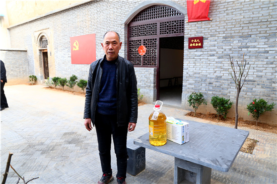 職教中心慰問張書印烈士后人.jpg