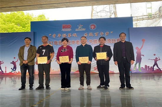 2021年北侖區(qū)中老年人氣排球交流比賽在太白社區(qū)開(kāi)賽 (2).jpg