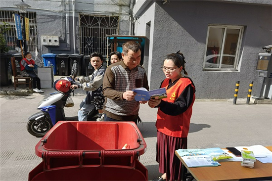開(kāi)展《浙江省生活垃圾管理?xiàng)l例》宣傳活動(dòng).jpg