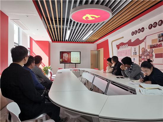 北侖區(qū)春曉街道春曉湖社區(qū)開展重溫陳望道首譯《共產(chǎn)黨宣言》的故事活動.jpg