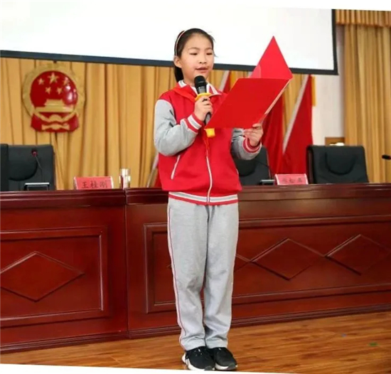 圖片五 少先隊(duì)員講黨事故事.jpg