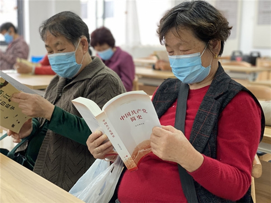 世界讀書(shū)日讀黨史1.jpg