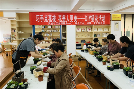 巧手點(diǎn)花枝 花美人更美.jpg