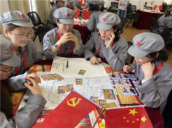 北侖區(qū)春曉街道：紅色沙盤(pán)點(diǎn)燃社工黨史學(xué)習(xí)熱情.jpg