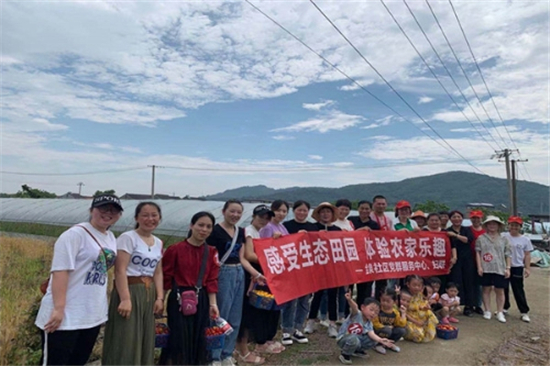 感受生態(tài)田園，體驗(yàn)農(nóng)家樂趣 (2).jpg