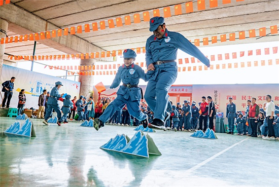 “憶紅色革命路，筑百年家國(guó)夢(mèng)”百人親子運(yùn)動(dòng)會(huì) (1).jpg