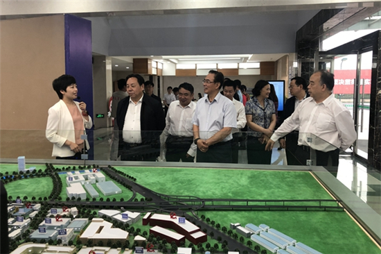 中華全國總工會調(diào)研組赴靈峰工業(yè)社區(qū)調(diào)研.jpg